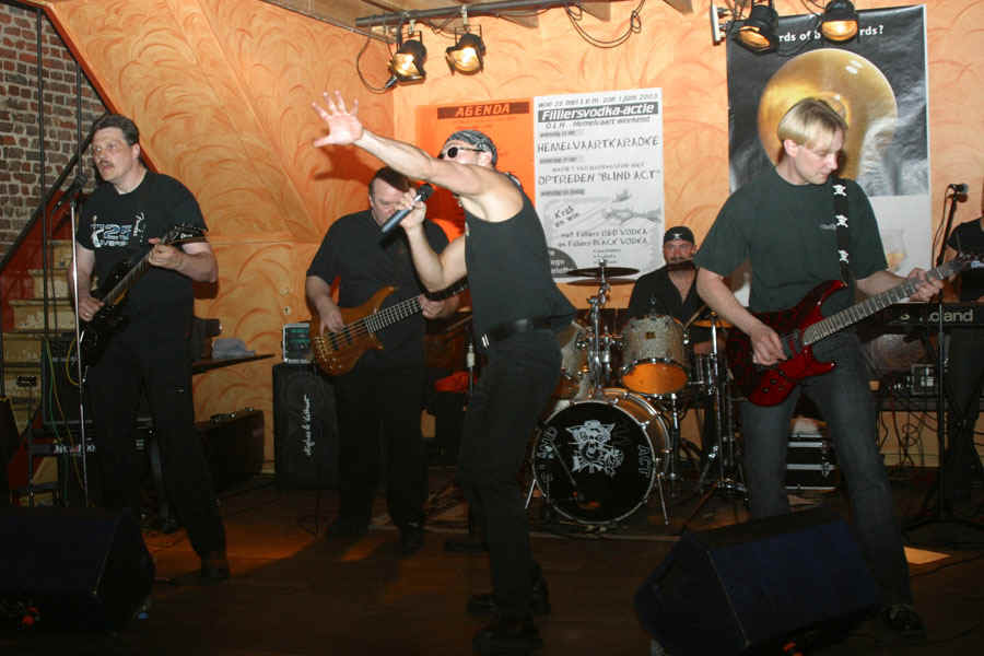 Blind Act2.jpg (133320 bytes)